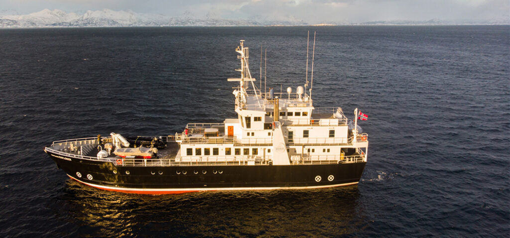 MS Freya in pack ice ext opt 1