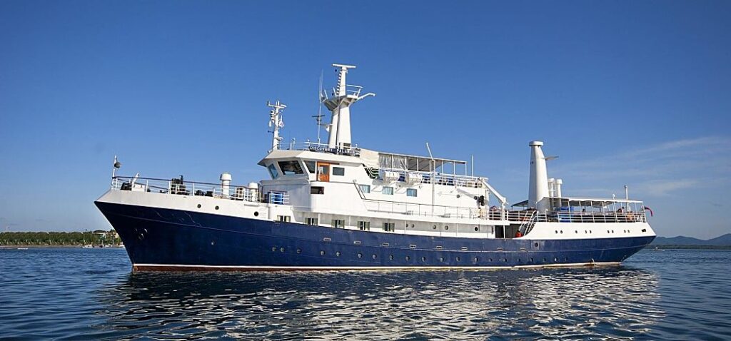 Discovery Palawan The Boat opt