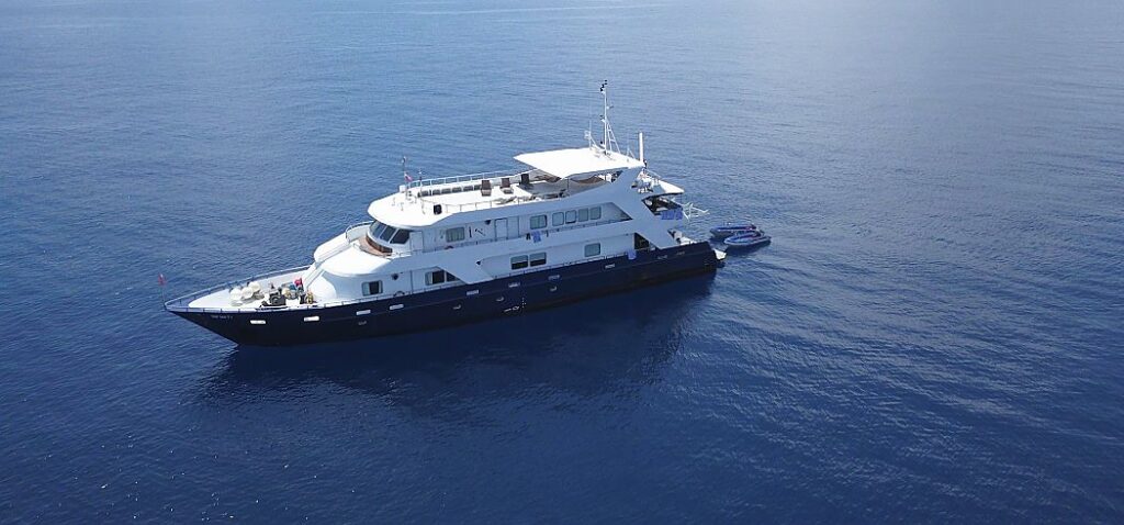 infiniti new exterior shot opt 3